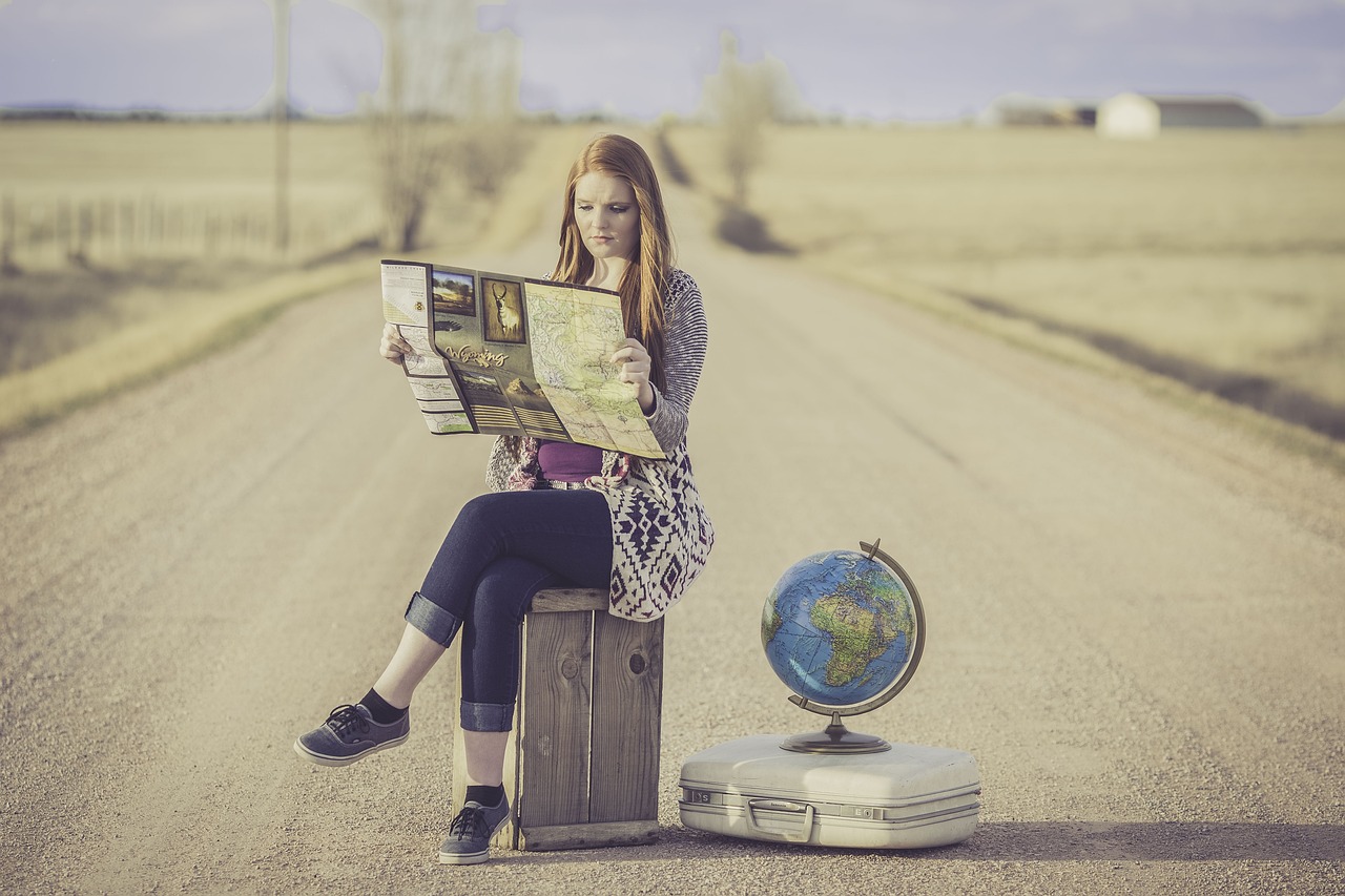 femme seule en voyage